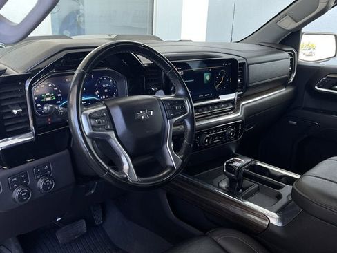 Used 2023 Chevrolet Silverado 1500 LT Trail Boss w/ LT Trail Boss Premium Package AWD/4WD image 12
