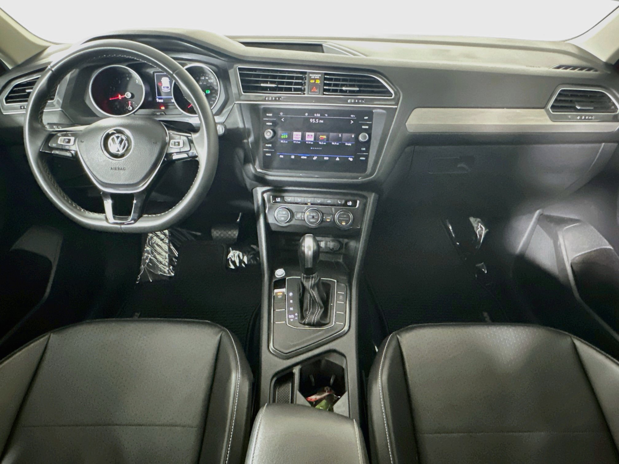 Used 2021 Volkswagen Tiguan SE w/ Panoramic Sunroof Package FWD image 27