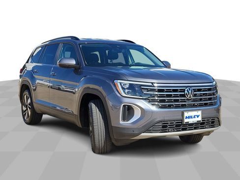 Used 2025 Volkswagen Atlas SE image 2