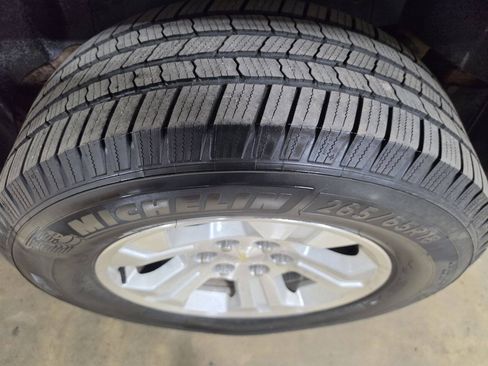 Used 2007 Chevrolet Avalanche LTZ w/ LTZ Preferred Equipment Group AWD/4WD image 10