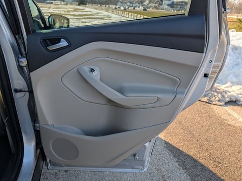 Used 2017 Ford Escape SE image 32