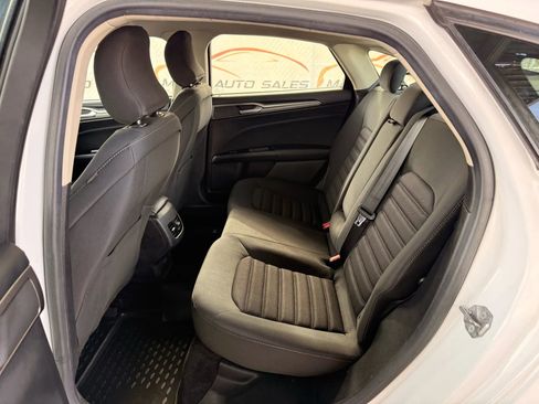 Used 2017 Ford Fusion SE w/ Fusion SE Technology Package image 18