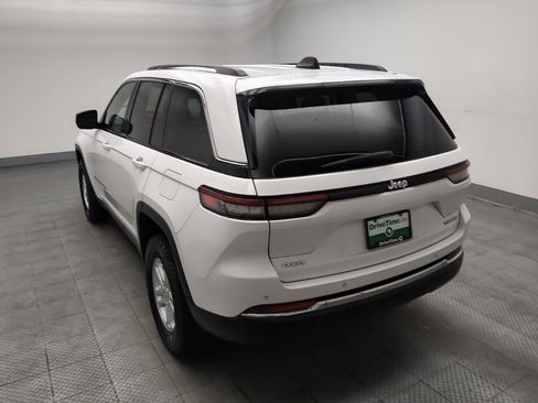 Used 2023 Jeep Grand Cherokee Laredo AWD/4WD image 5