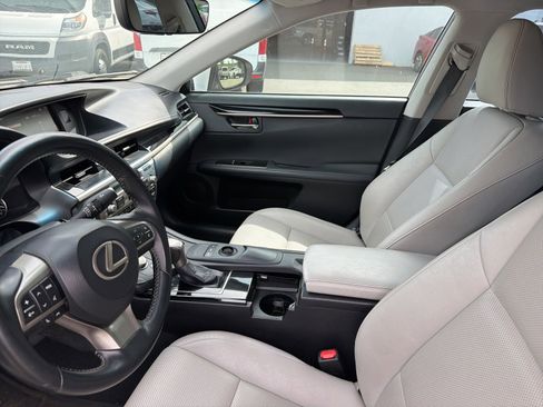 Used 2016 Lexus ES 350 w/ Accessory Package FWD image 7