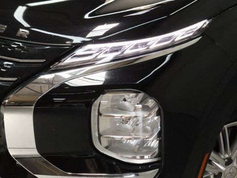 Used 2024 Mitsubishi Outlander ES FWD image 2