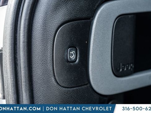 Used 2016 Jeep Cherokee Overland w/ Technology Group image 33