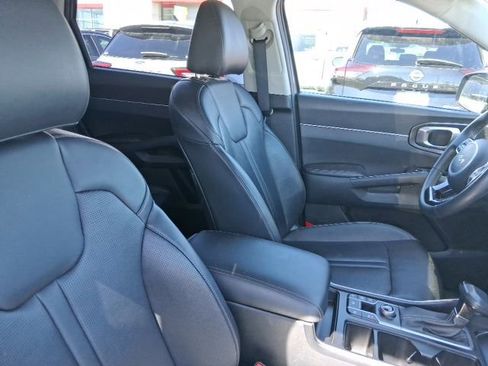 Used 2024 Kia Sorento S image 13