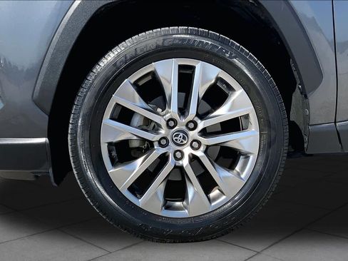 Used 2021 Toyota RAV4 XLE Premium FWD image 11