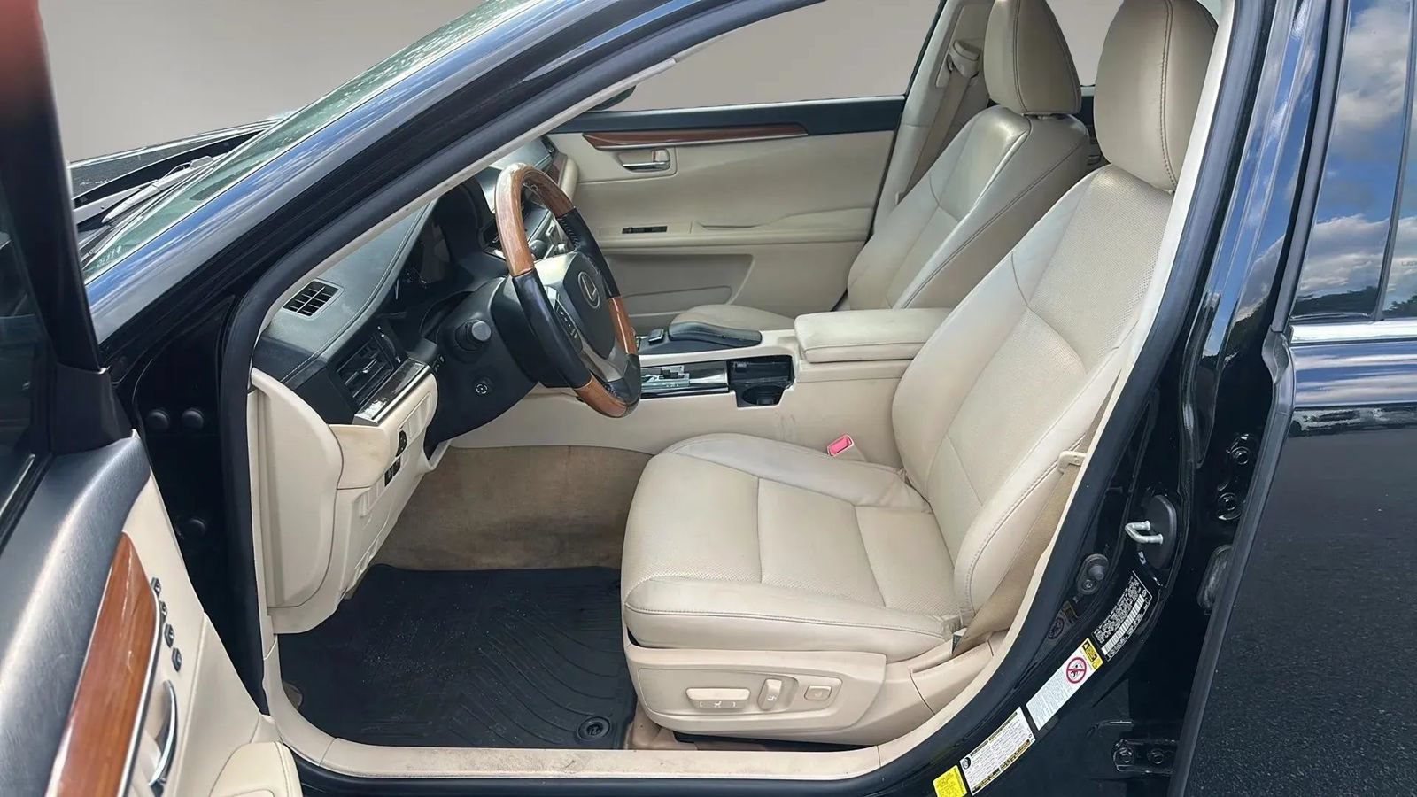 Used 2013 Lexus ES 300h w/ Luxury Pkg FWD image 7