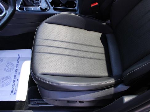 Used 2023 Volkswagen Tiguan SE R-Line image 8