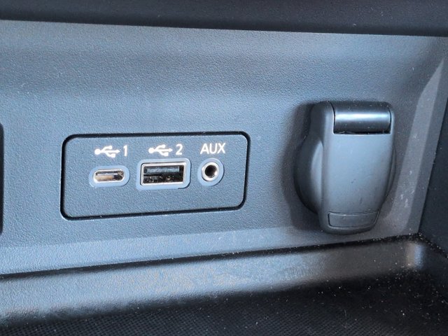 Used 2025 Nissan Sentra SV FWD image 21