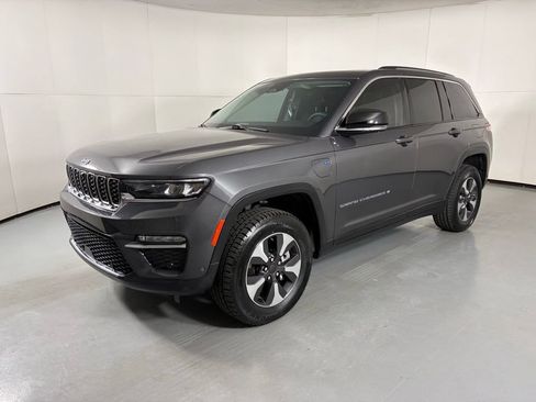 Used 2022 Jeep Grand Cherokee Limited 4xe w/ Luxury Tech Group II AWD/4WD image 4