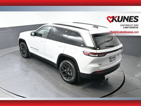 Used 2026 Jeep Grand Cherokee Altitude AWD/4WD image 40