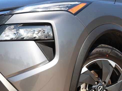 Used 2024 Nissan Rogue SV FWD image 10
