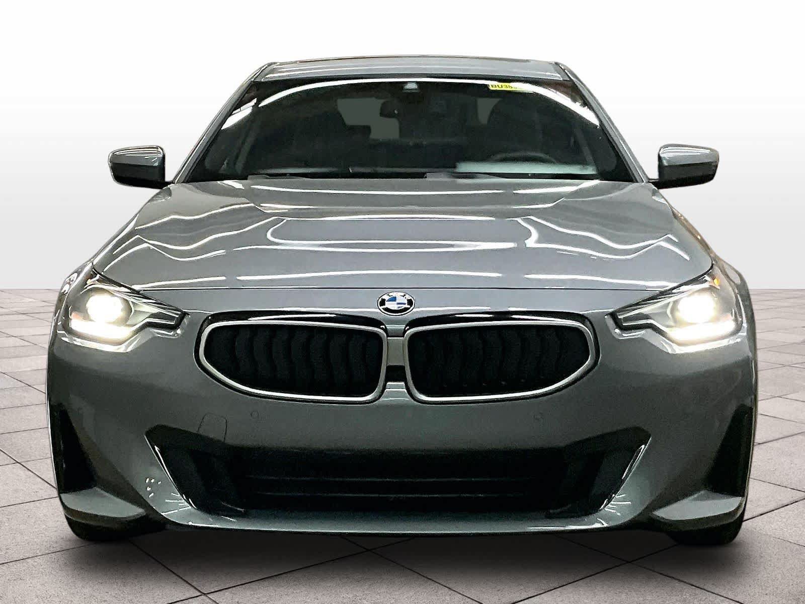 Used 2025 BMW 230i Coupe w/ Convenience Package RWD image 3