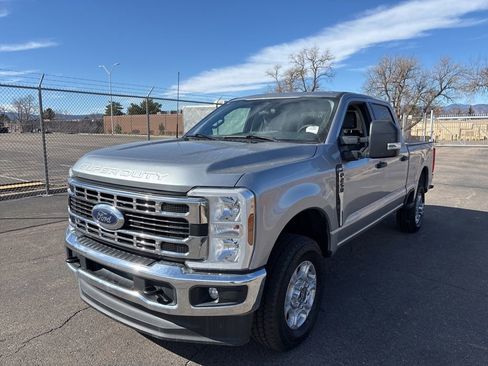 Used 2024 Ford F250 XLT w/ FX4 Off-Road Package image 2