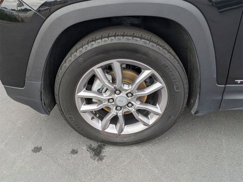 Used 2024 GMC Terrain SLT image 13