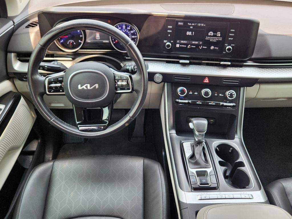 Used 2024 Kia Carnival LX FWD image 24