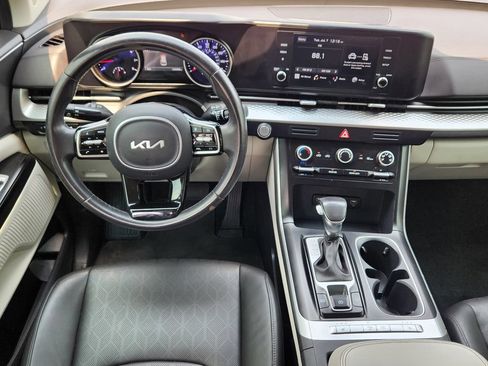 Used 2024 Kia Carnival LX FWD image 24