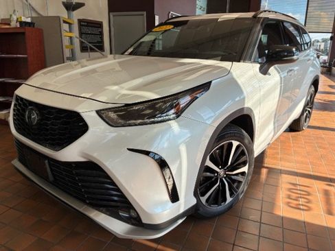 Used 2022 Toyota Highlander XSE AWD/4WD image 8