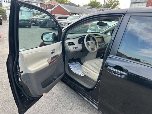 Used 2011 Toyota Sienna XLE image 10