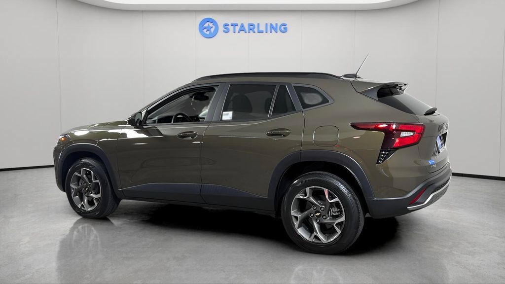 Certified 2024 Chevrolet Trax LT w/ Driver Confidence Package FWD image 7