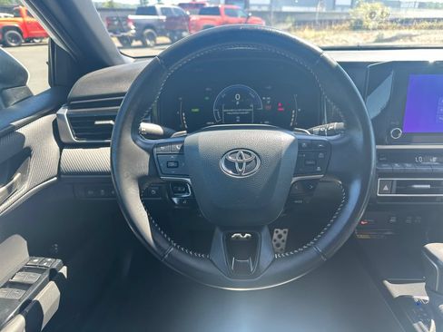 Used 2025 Toyota Camry SE FWD image 19