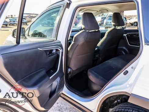 Used 2022 Toyota RAV4 LE image 24