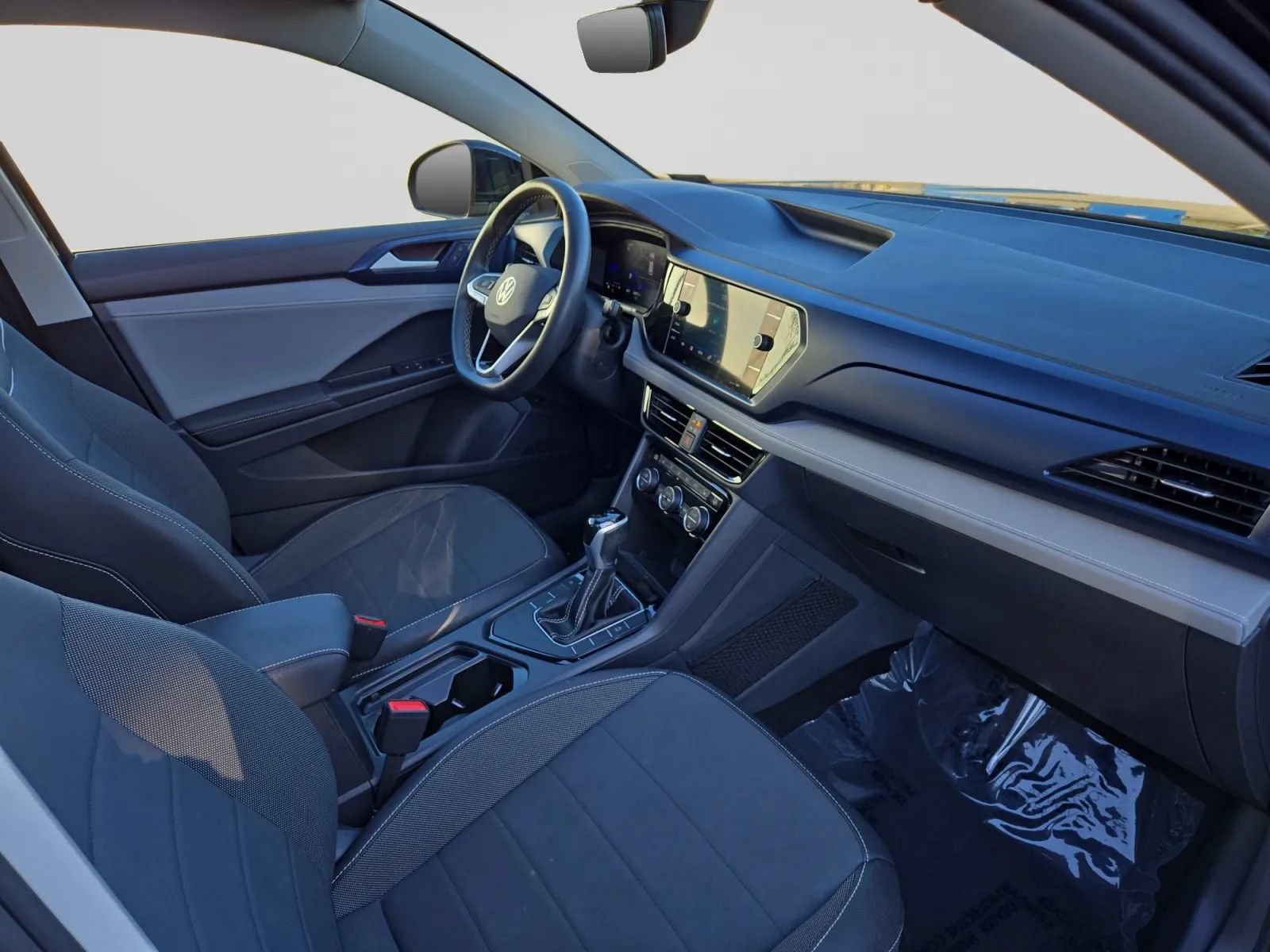 Used 2024 Volkswagen Taos SE w/ Panoramic Sunroof Package FWD image 35