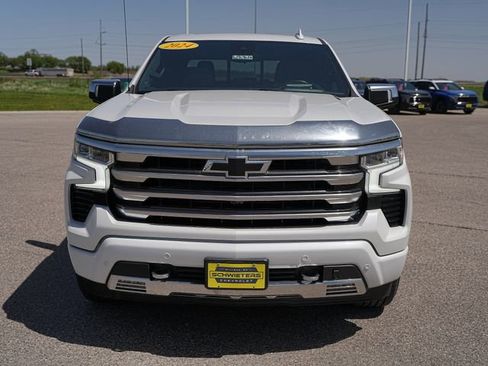 Used 2024 Chevrolet Silverado 1500 High Country w/ High Country Premium Package AWD/4WD image 2