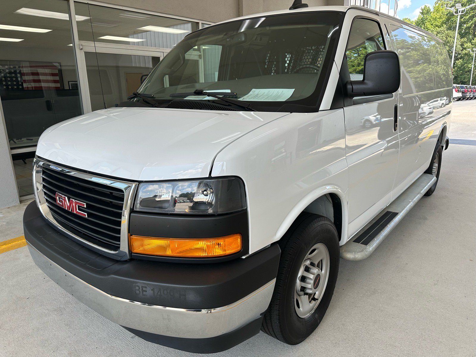Used 2025 GMC Savana 2500 w/ Driver Convenience Package RWD image 3