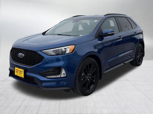 Used 2020 Ford Edge ST-Line w/ Cold Weather Package image 3
