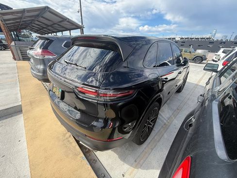 Used 2020 Porsche Cayenne AWD/4WD image 2