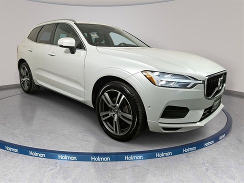 Used 2018 Volvo XC60 T5 Momentum w/ Vision Package image 3