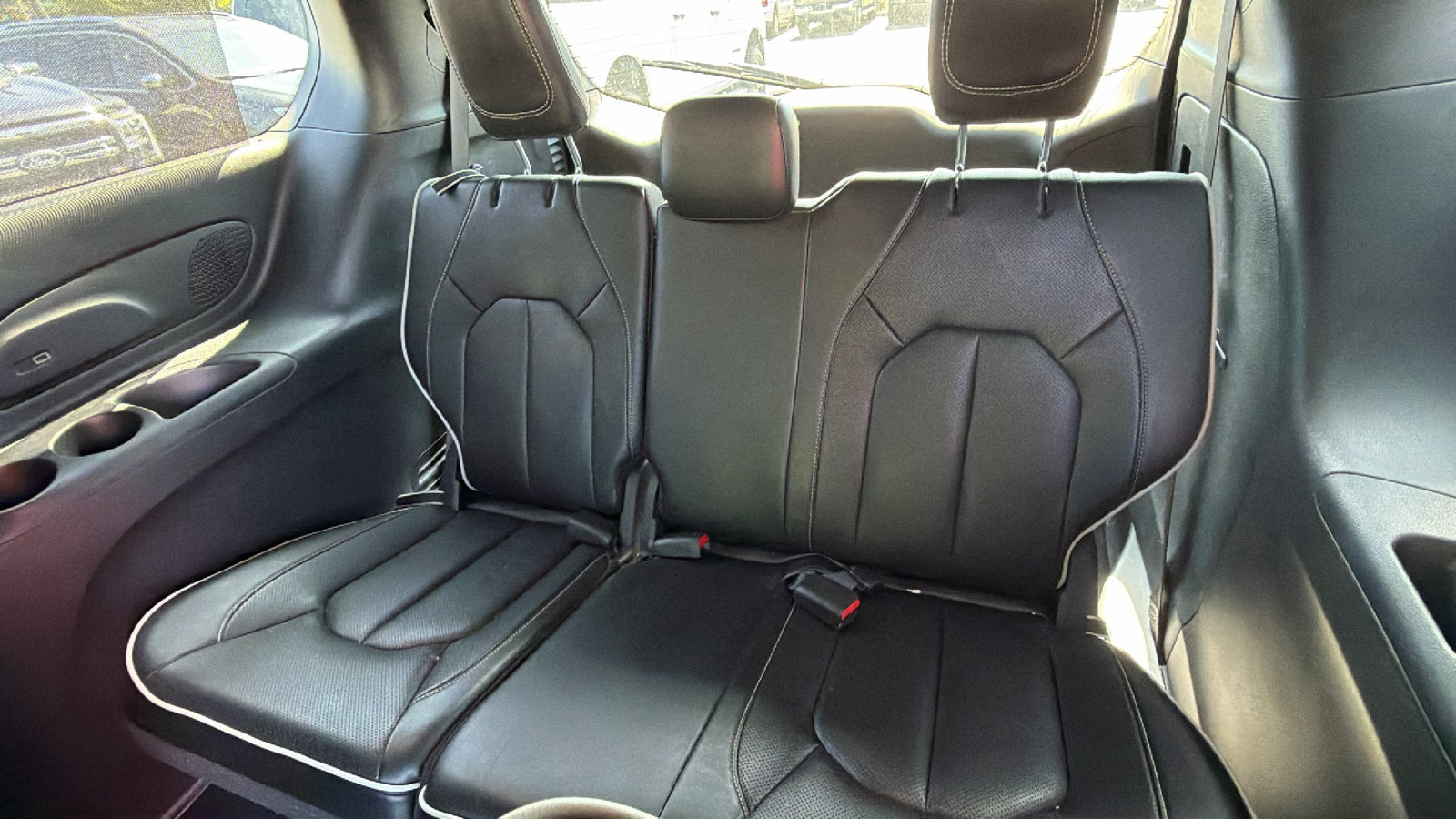 Used 2025 Chrysler Pacifica Limited FWD image 24