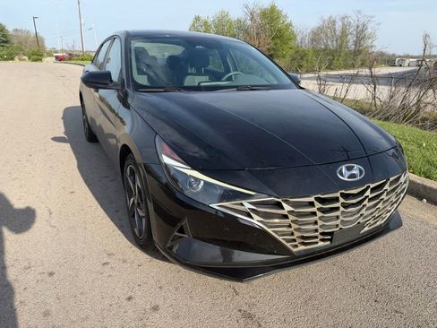 Used 2023 Hyundai Elantra SEL w/ Convenience Package image 2