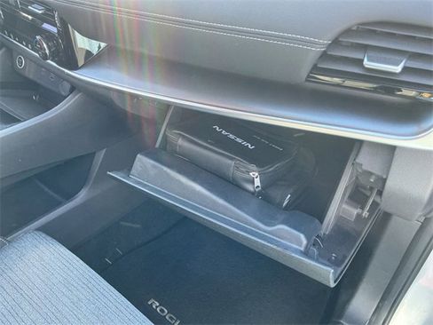 Used 2021 Nissan Rogue SV image 27