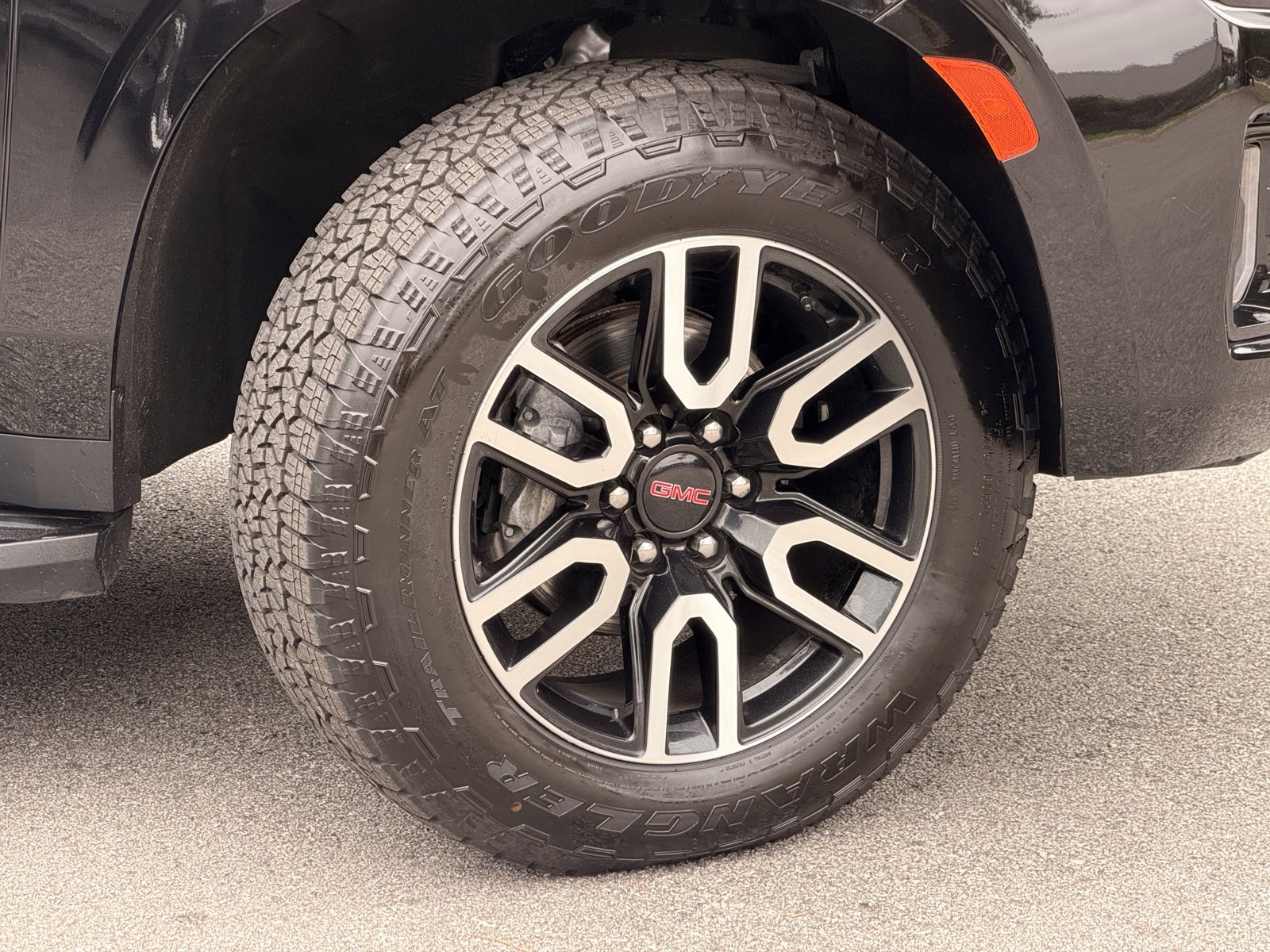 Used 2023 GMC Yukon AT4 w/ LPO, Floor Liner Package AWD/4WD image 5