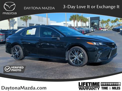 Used 2024 Toyota Camry SE image 1