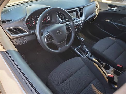Used 2020 Hyundai Accent SE image 3