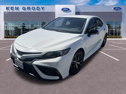Used 2023 Toyota Camry SE FWD image 8