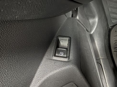 Used 2022 Volkswagen Taos SE image 25