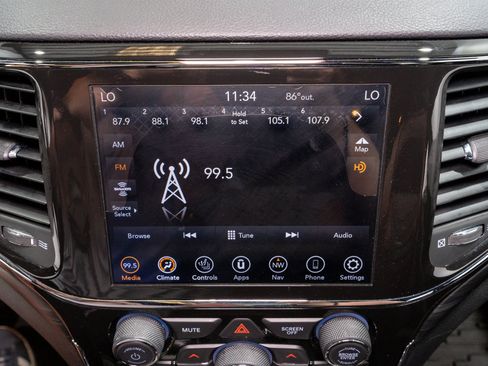 Used 2021 Jeep Grand Cherokee Laredo X AWD/4WD image 18