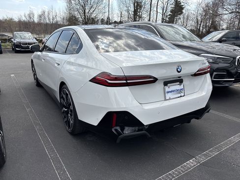 Certified 2024 BMW 530i w/ Executive Package image 17