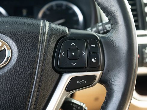 Used 2014 Toyota Highlander Limited image 38