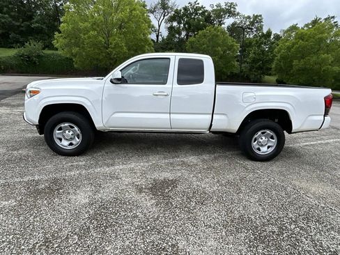 Used 2019 Toyota Tacoma SR5 RWD image 4