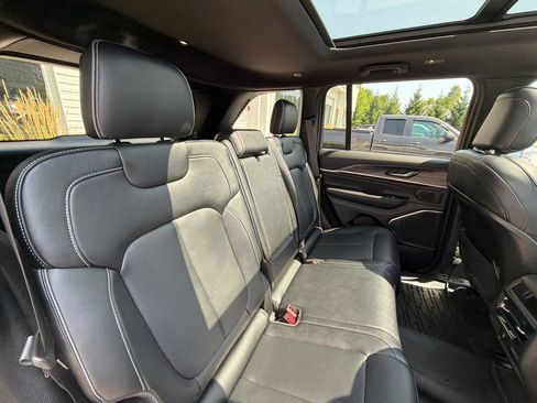 Used 2023 Jeep Grand Cherokee Overland AWD/4WD image 53