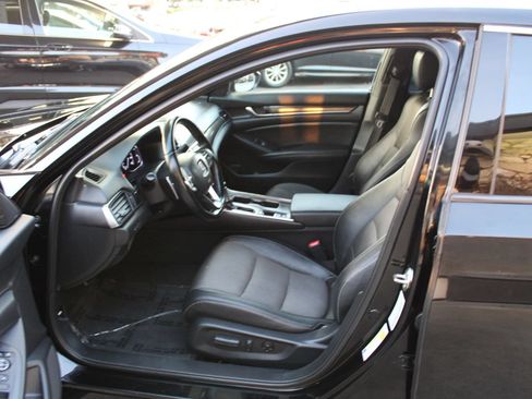 Used 2019 Honda Accord Sport image 9