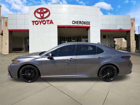 Used 2024 Toyota Camry XSE FWD image 8