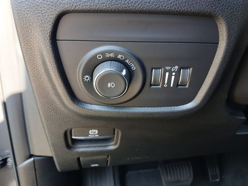 Used 2025 Jeep Grand Cherokee Limited AWD/4WD image 12